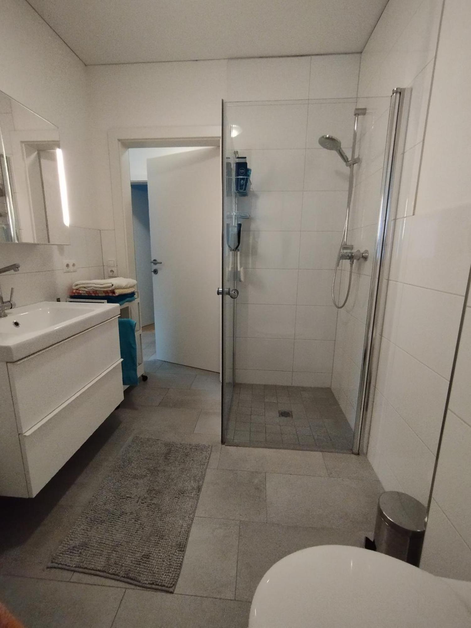 Crown Living Design Apartment - Gratis Parkplatz - Wlan - Kueche - Self Check-In Altach Ngoại thất bức ảnh
